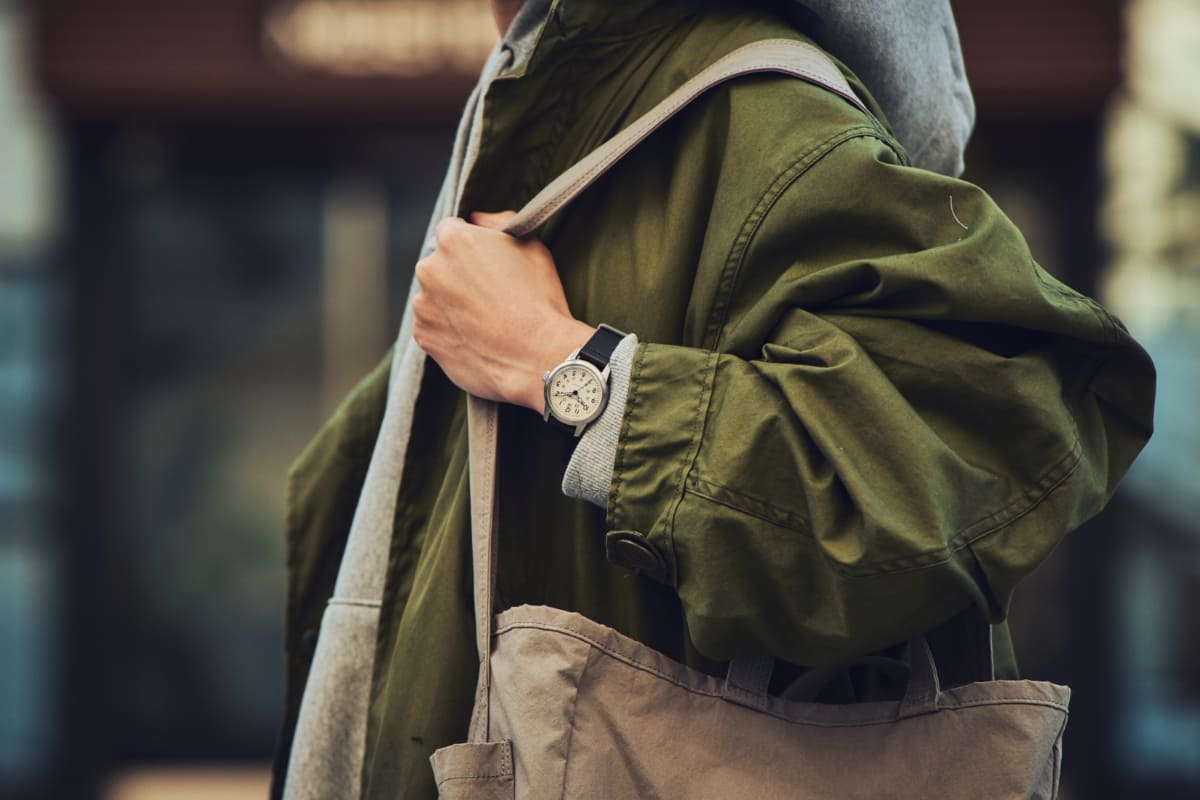 ミリタリーを身に着けている写真